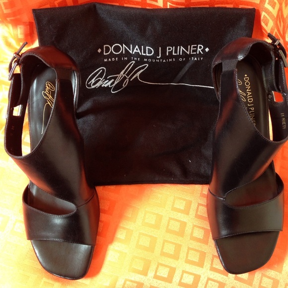 HP! NWOT Donald Pliner heels. Sz 8. - Picture 3 of 4