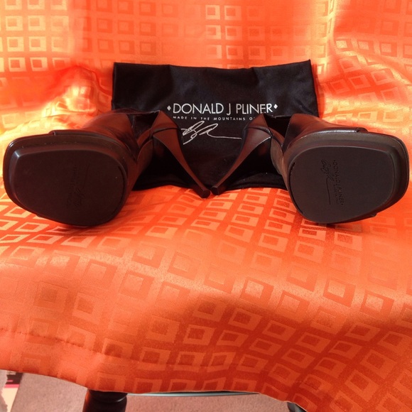 HP! NWOT Donald Pliner heels. Sz 8. - Picture 4 of 4
