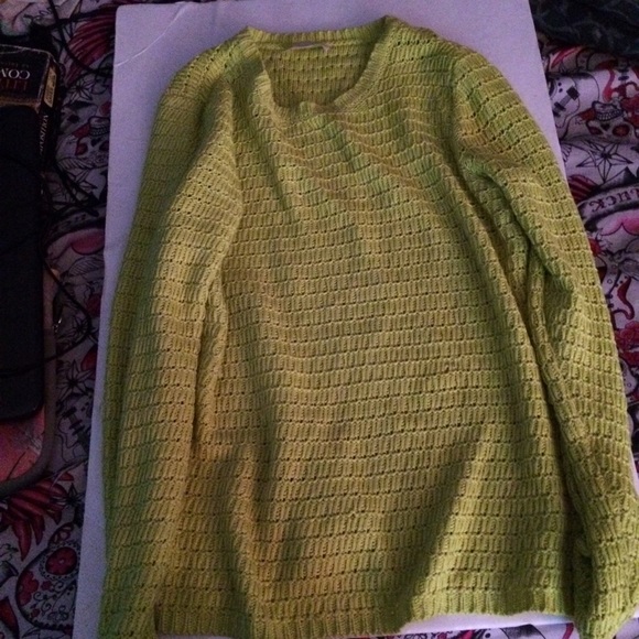 Neon green sweeter