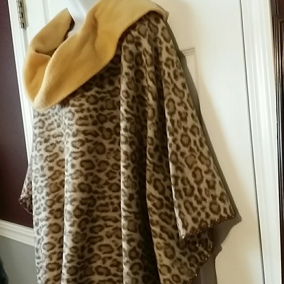 🔖LEOPARD pattern Poncho - Picture 3 of 3