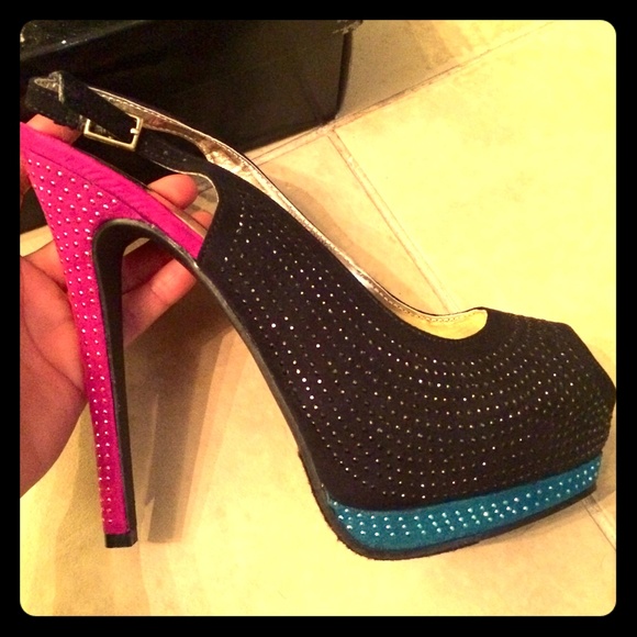 🔥 Multi colored heels 🔥