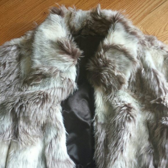 Faux fur coat.  Fits M to L. - Picture 2 of 3