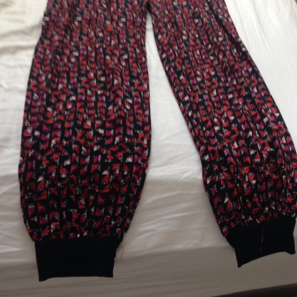 Patterned loose fitting pants - Picture 2 of 3