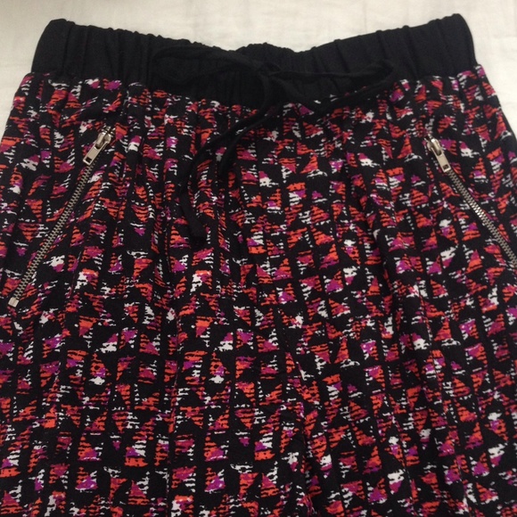 Patterned loose fitting pants - Picture 3 of 3