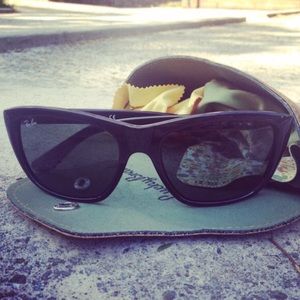 AUTHENTIC Ray Ban Sunglasses, Only Worn ONCE!