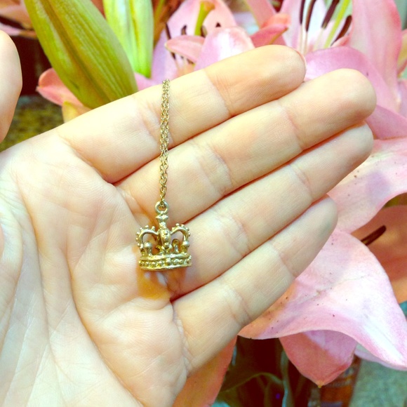 Zeta ZTA golden crown charm necklace