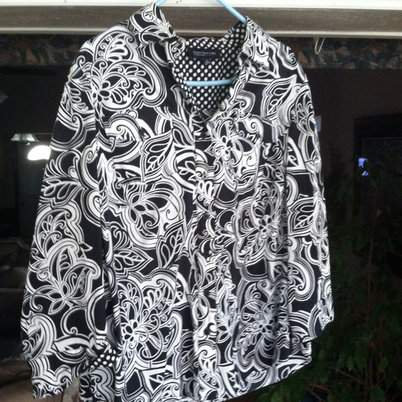 Jones New York Signature black and white top