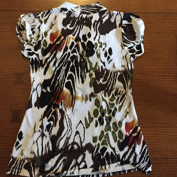 Ruffle shirt like new very soft - Picture 3 of 3