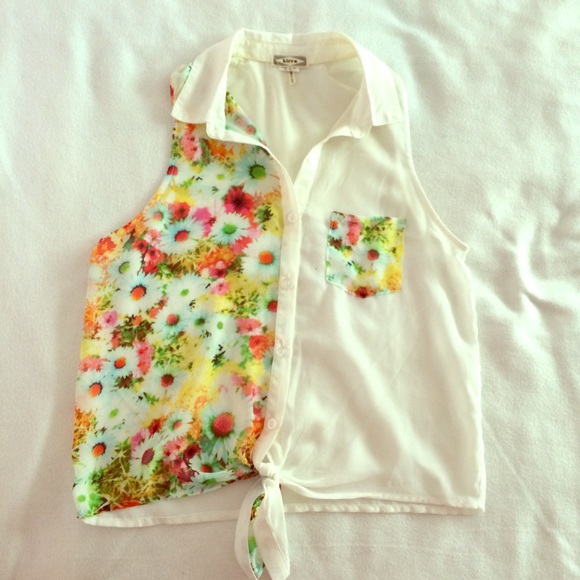 Floral/White Sleeveless Top