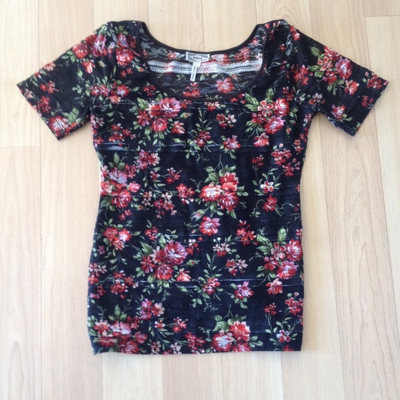 Pacsun lacey tee