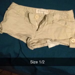 Aeropostale khaki shorts , cute! Size 1,2