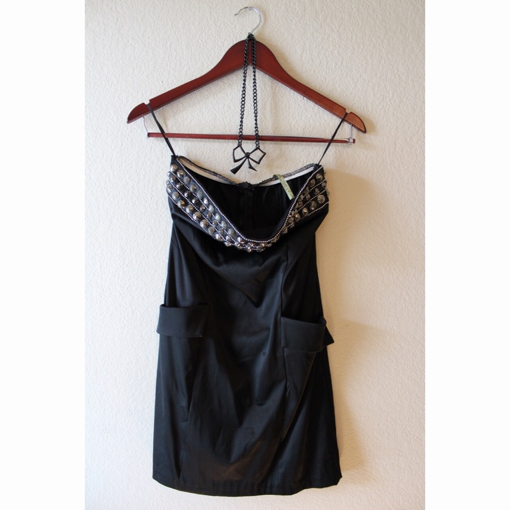 Yoyo 5 strapless studded dress