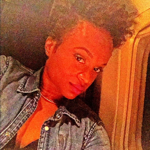 Meet your posher;๐๐ฝ๐๐ฝ - Picture 2 of 2