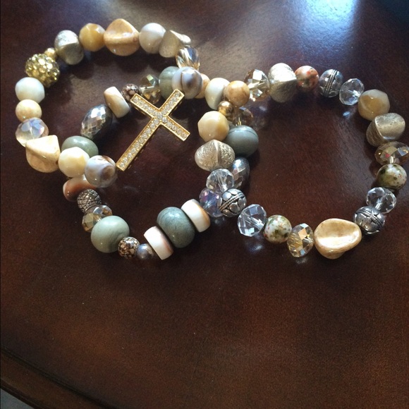 Beaded bracelets in a set of 3