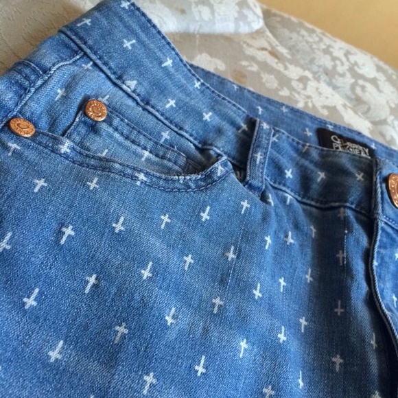 High waisted cross printed jeans