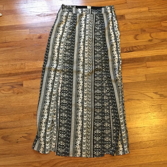 Printed maxi skirt with two slits