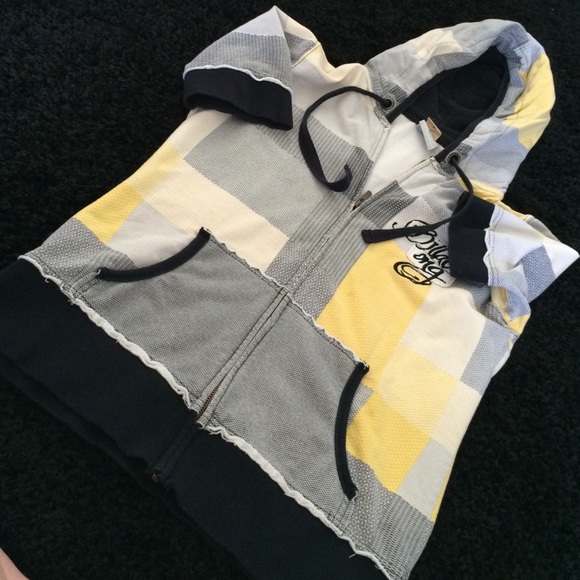 Billabong zippered short sleeved hoodie!