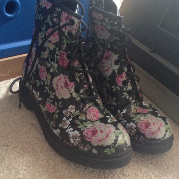 Floral print boots