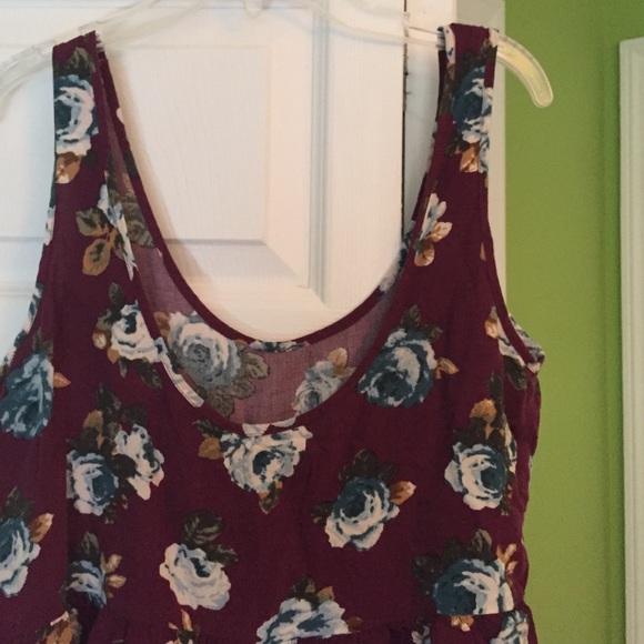 Forever 21 flower tank - Picture 2 of 2