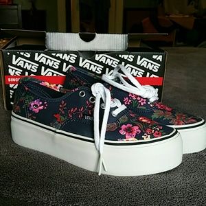 Floral Navy Platform