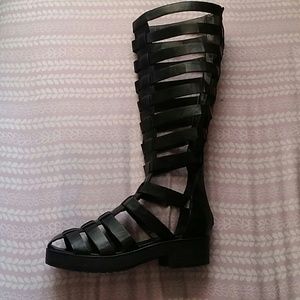 Black gladiator platforms