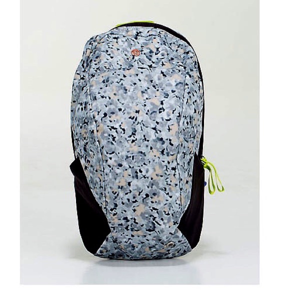 ⚡️ ⚡️FLASH SALE ⚡️⚡️ BNWT Lululemon Backpack! - Picture 2 of 4