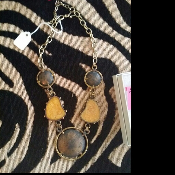 Neutral color stone necklace