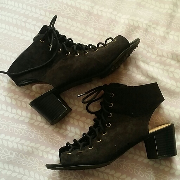 Black Heel out lace up chunky heel shoes