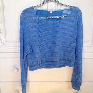 Blue crop top with a sheet stripe