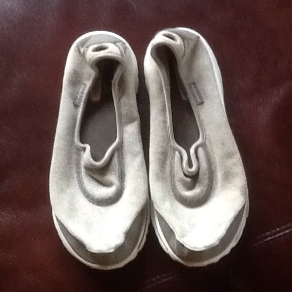 Grey sketcher Go Walks.