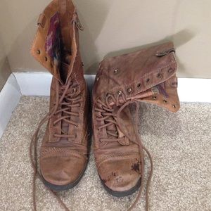 STEVE MADDEN "TROOPA" COMBAT BOOTS