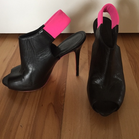 Heels - Picture 2 of 3