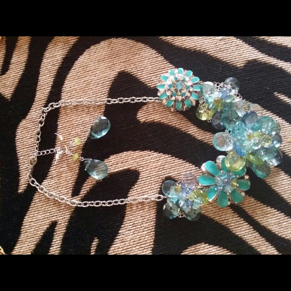 Necklace and earrings set