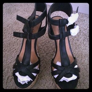 Black wedges