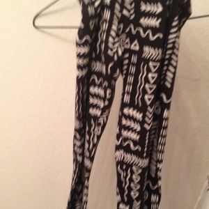 Black and white Aztec print leggings