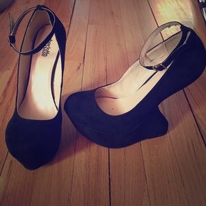 Charlotte Russe Black Velvet Healess Pumps