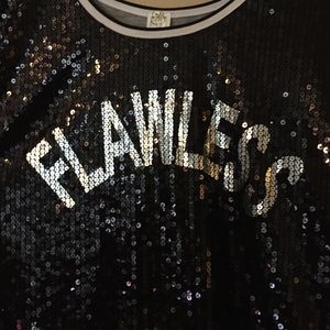 😍😍 cute flawless black and grey sweater .