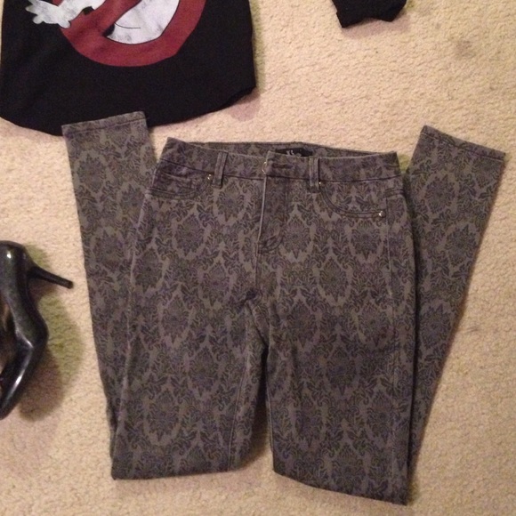 Chandelier Jeans😍 - Picture 2 of 3