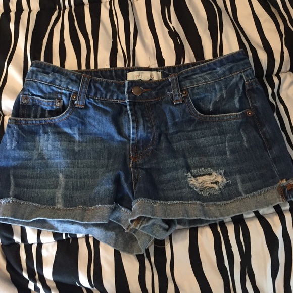 Shorts - Picture 2 of 4