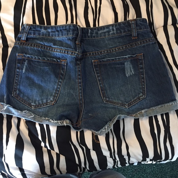 Shorts - Picture 3 of 4