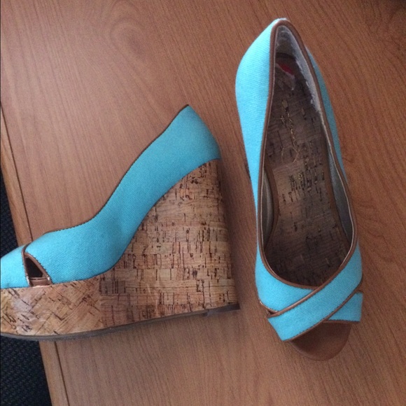 EUC Jessica Simpson Wedges