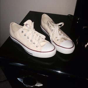 Low cut converse