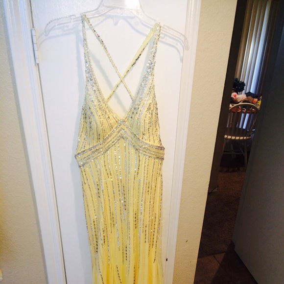 Prom dress - Picture 2 of 4