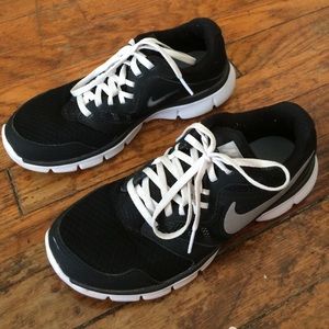 Nike Flex Experience Run 3 - Black - Size 7