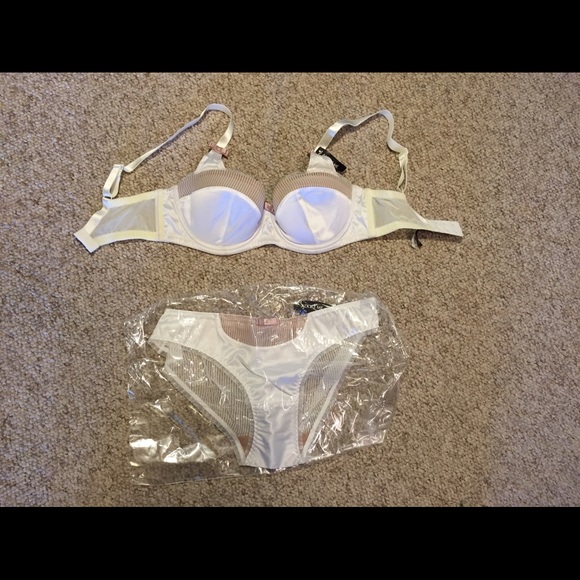 Adore Me Santana Contour Bra & Panty Set 30D NEW!