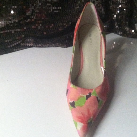 Heels - Picture 2 of 2