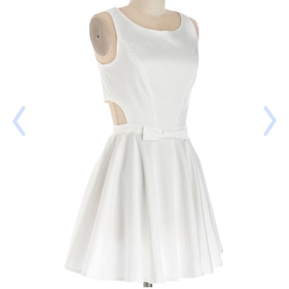 NWT White bow front cutout back dress S - Picture 2 of 3