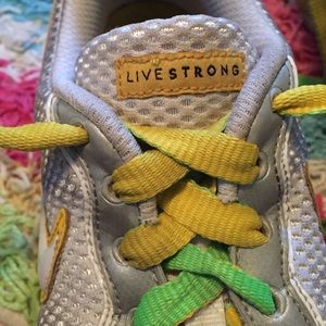 Nike Air Livestrong Edition
