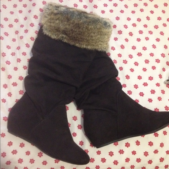 Report Dark Brown Winter Boots with Fur
