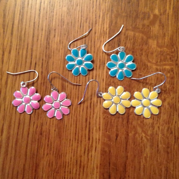 Flower Shaped Dangle earrings